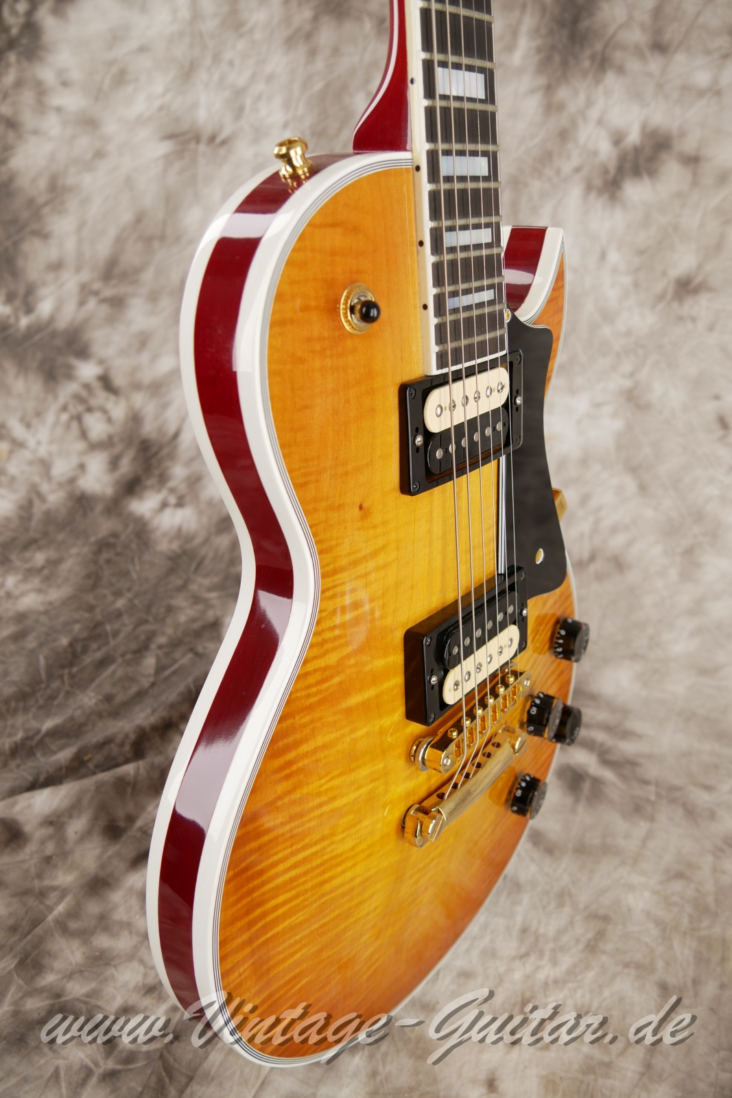 img/vintage/5934/ The_Heritage_H_147_flame_maple_sunburst_USA_1996-009.JPG